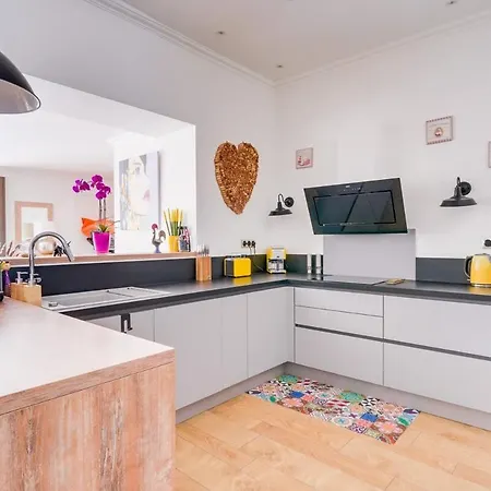 Villa Maison Familiale Climatisee Avec Piscine *