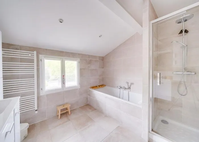 Maison Familiale Climatisee Avec Piscine Villa