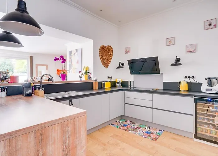 Villa Maison Familiale Climatisee Avec Piscine *